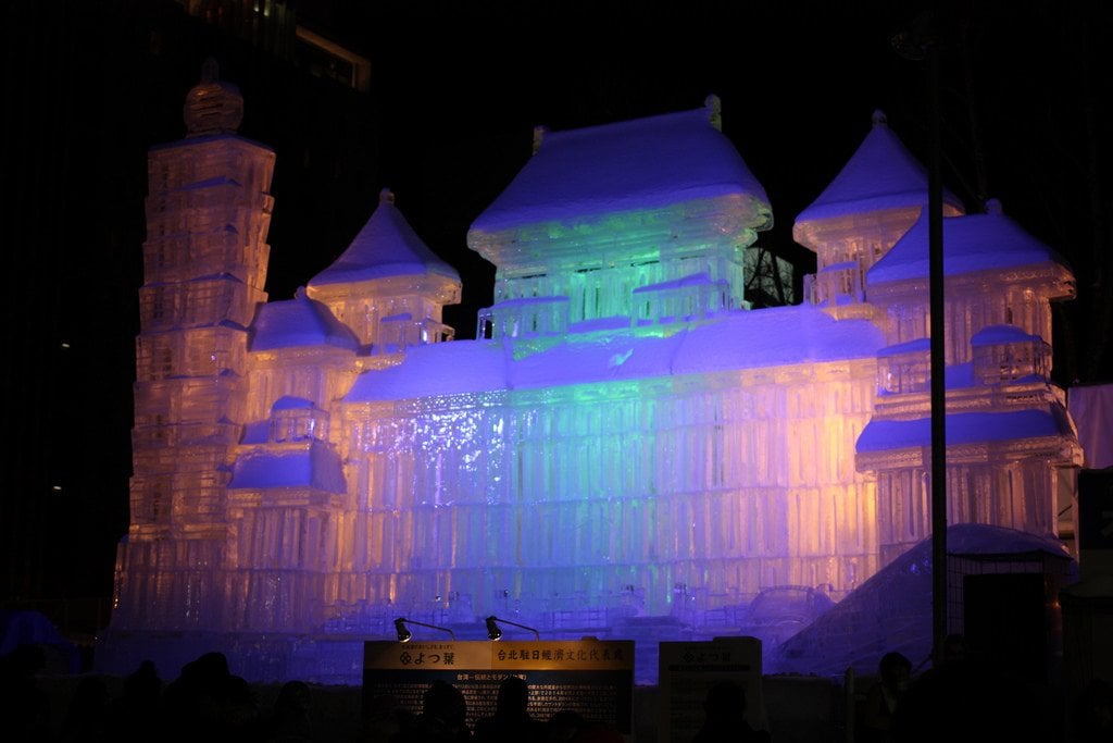 Large_Snow_Sculpture_Sapporo_Snow_Festival